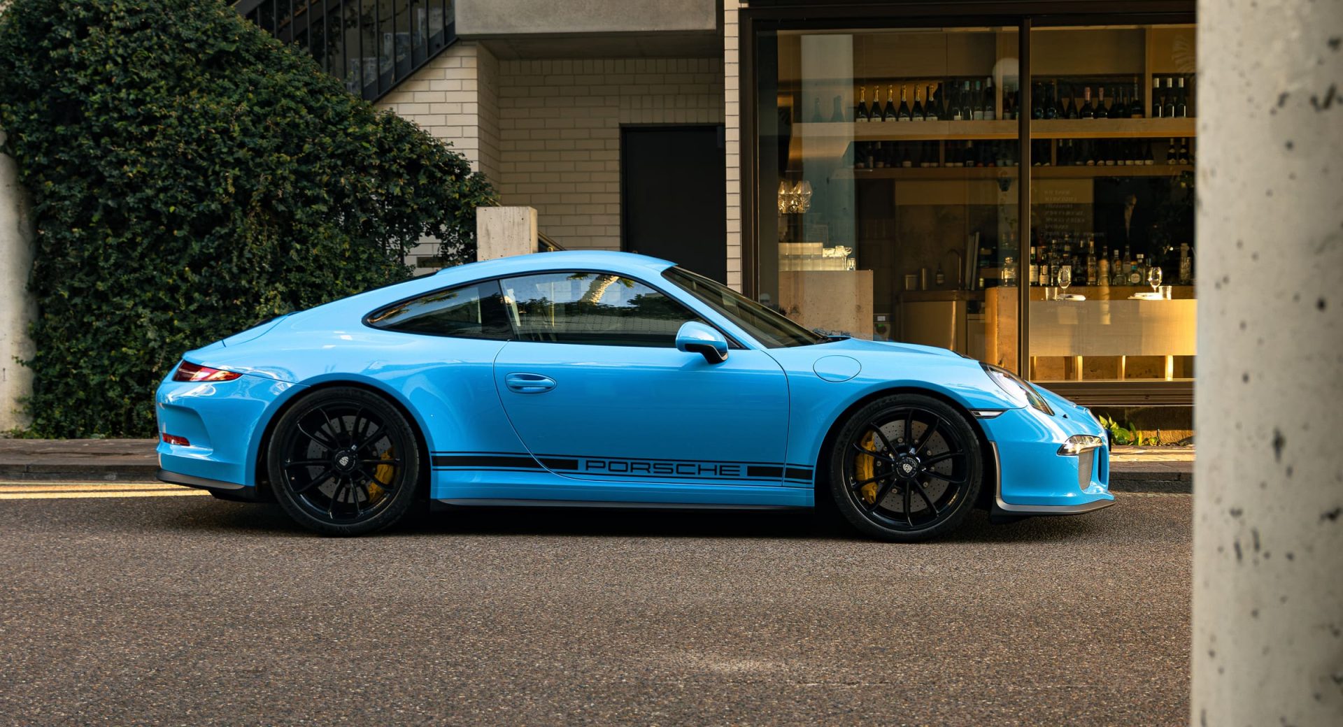 Mexico blue Porsche 911 R photographed side-on in a Brisbane street